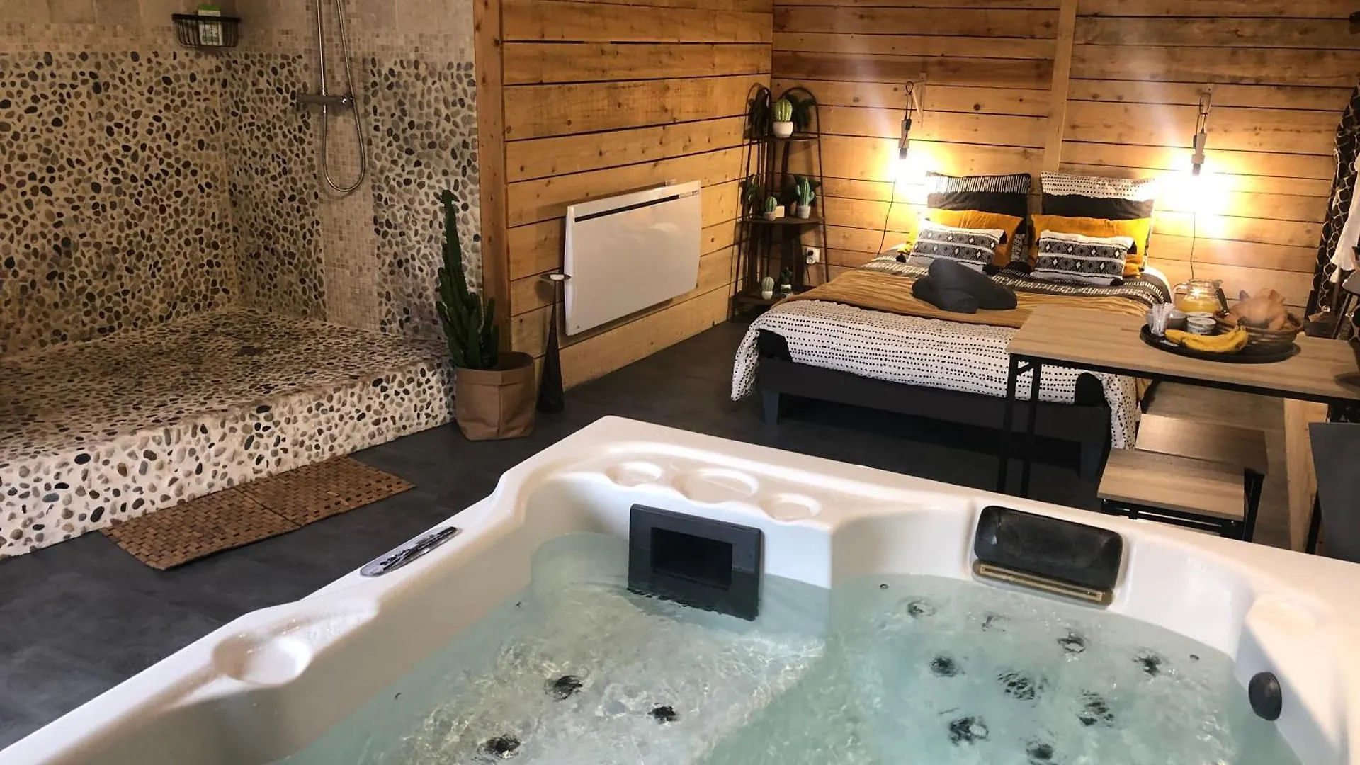 Domaine 2 La Tour, Suites & Spas Beauzac 0*,  France