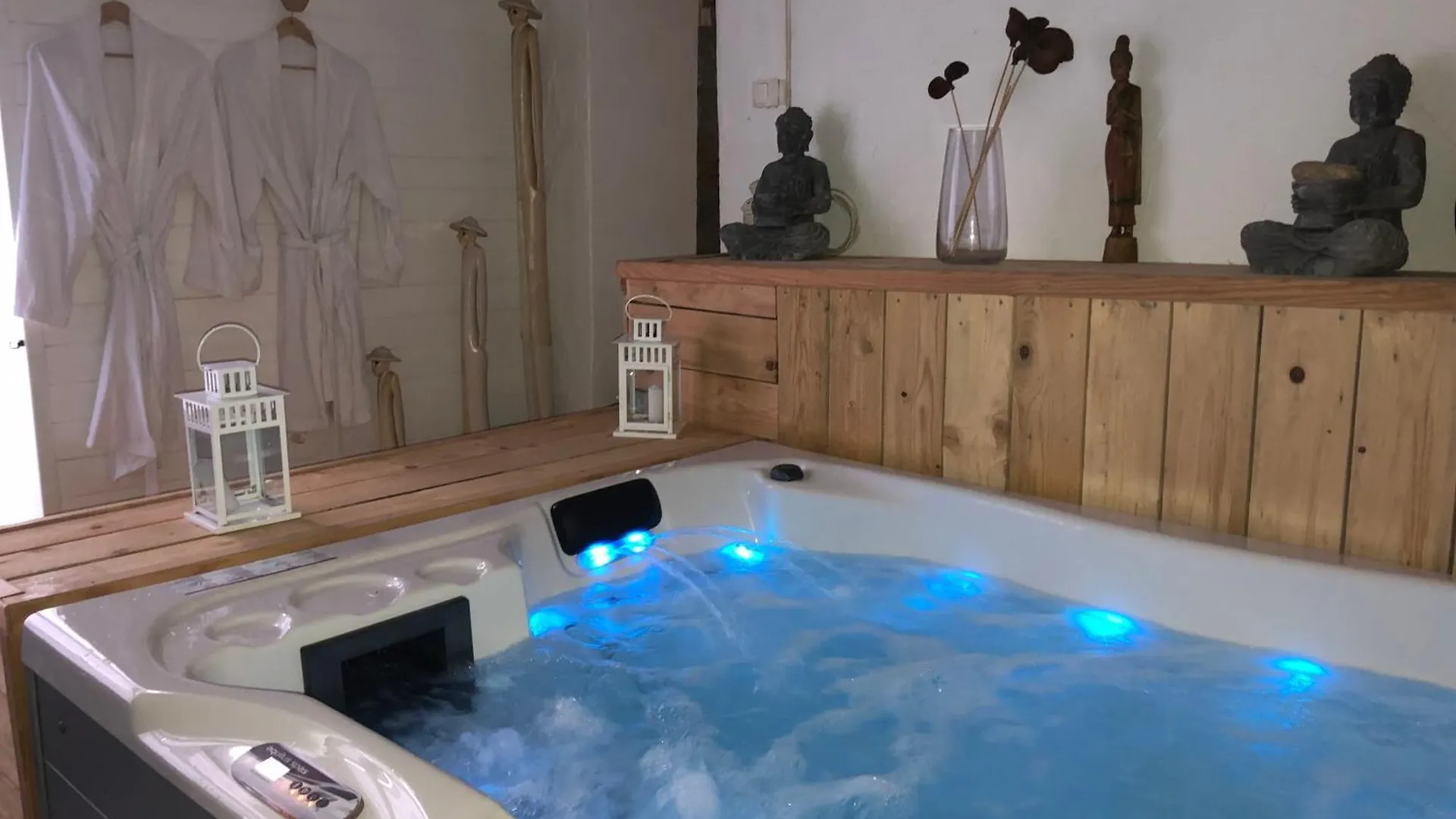 Domaine 2 La Tour, Suites & Spas Beauzac Apartment